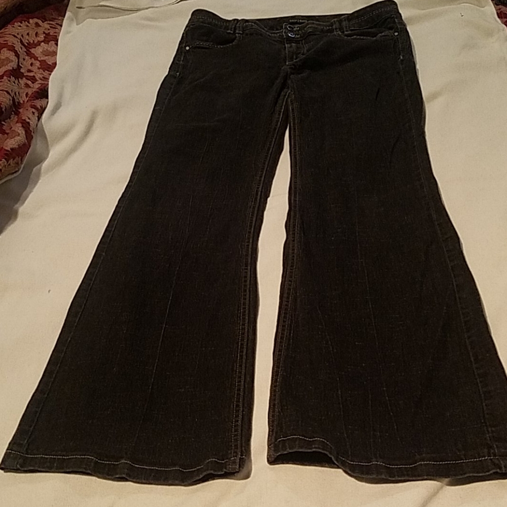 White House/ Black Market Glamorous 6R